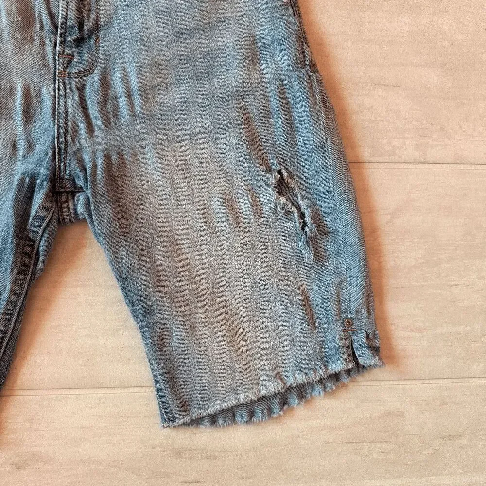 Kensie Long Shorts Distressed Denim Light Wash 6/28 Raw Hem Pockets Button Zip